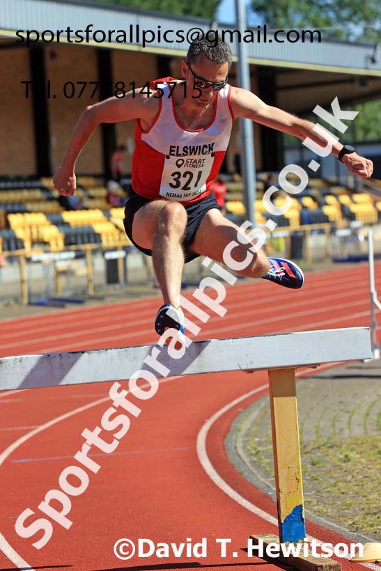 Mens 3000 metres steeplechase, 2024 NE Masters Track and Field Champs., Monkton Stadium, Jarrow.  Photo: David T. Hewitson/Sports for All Pics